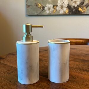 NWT Sunday Citizen Faux Marble Resin Bath Set Toothbrush Holder Soap Dispenser
